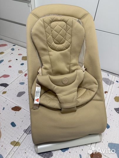 Шезлонг детский happy baby бежевый