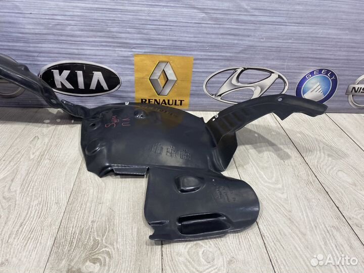Подкрылок передний Renault clio 2 Лев