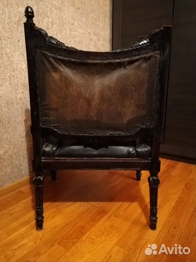 Антикварное кресло