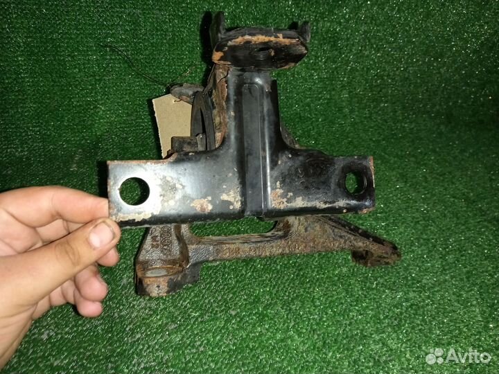 Подушка коробки Ford Mondeo 1 поколения