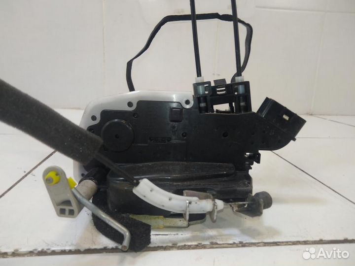 Замок двери передней правой Nissan Skyline V37 ZV3