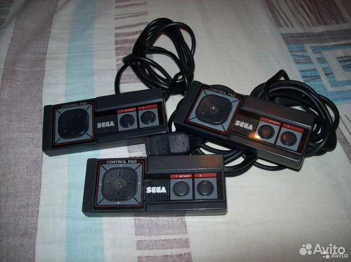 Джойстики, карты памяти на игровые приставки