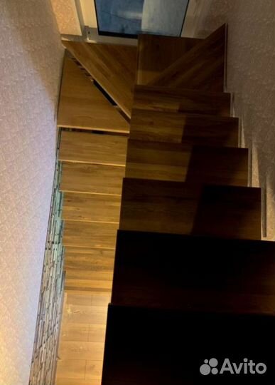 Лестница на металлокаркасе закрытого типа