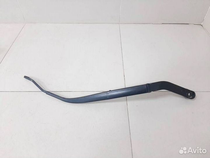 Поводок стеклоочистителя передний правый Mitsubish