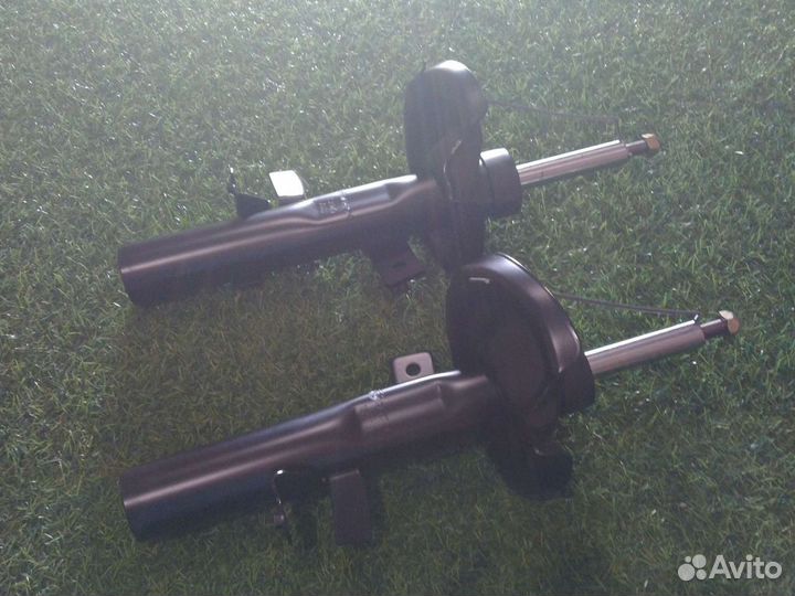 Комплект передних амортизаторов Ford Focus 3