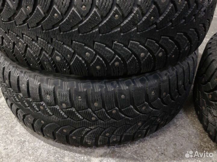 Nokian Tyres Hakkapeliitta 4 215/60 R16