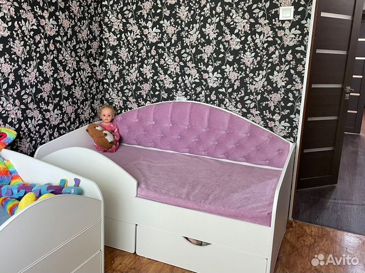 Кровать детская с мягкой спинкой