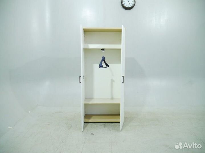 Офисный шкаф для одежды