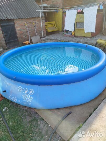 Надувной бассейн
