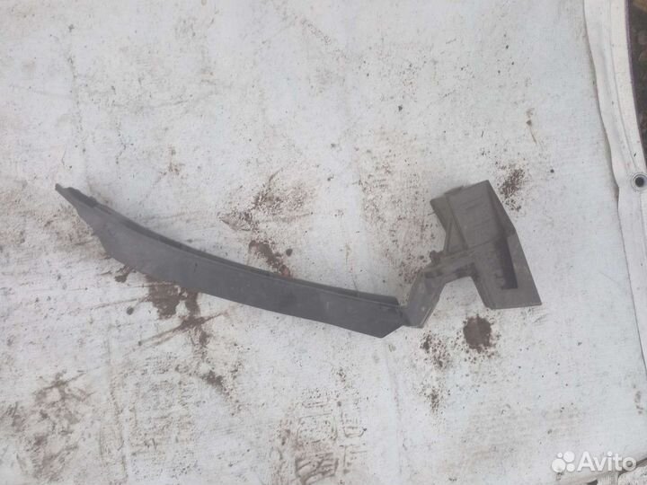 Кронштейн переднего бампера левый Chery Tiggo 7