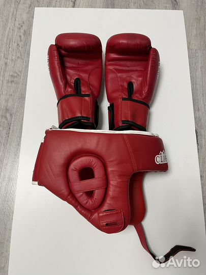 Боксерские перчатки 10 oz бу + шлем