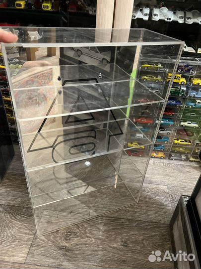 Бокс на 4 модели 1/18