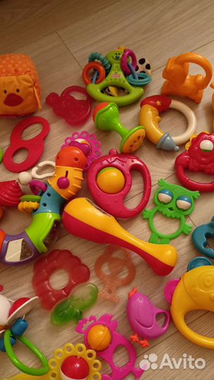 Мобиль и погремушки