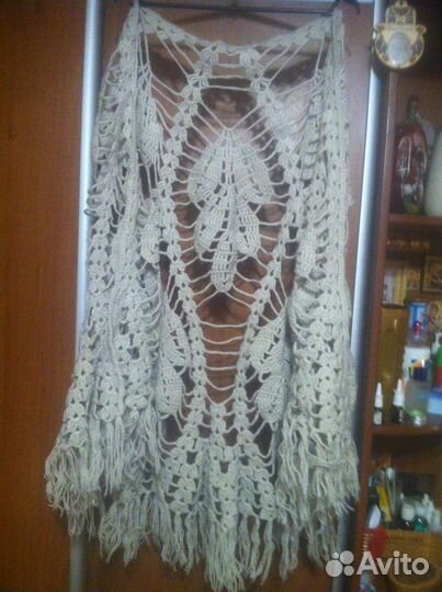 Шаль пуховая и вязанные