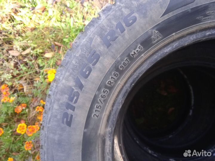 Pirelli Formula Ice 215/65 R16 98