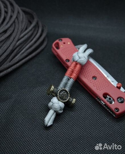 Темляк для ножа из паракорда 