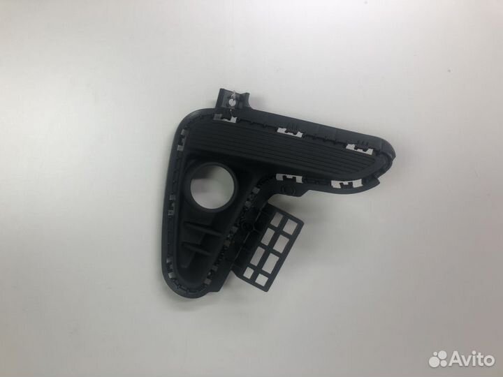 Рамка противотуманной фары правой Kia Rio 4 FB 201