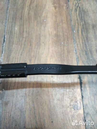 Mercedes-Benz E W212 Поводок стеклоочистителя