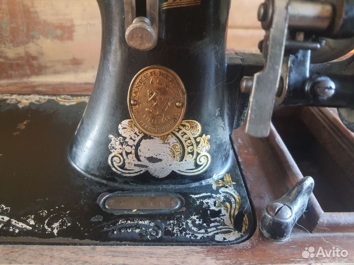 Антикварная швейная машина Anker