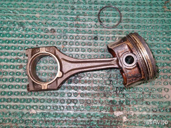 Поршень Opel Vectra B 1.8 с шатуном