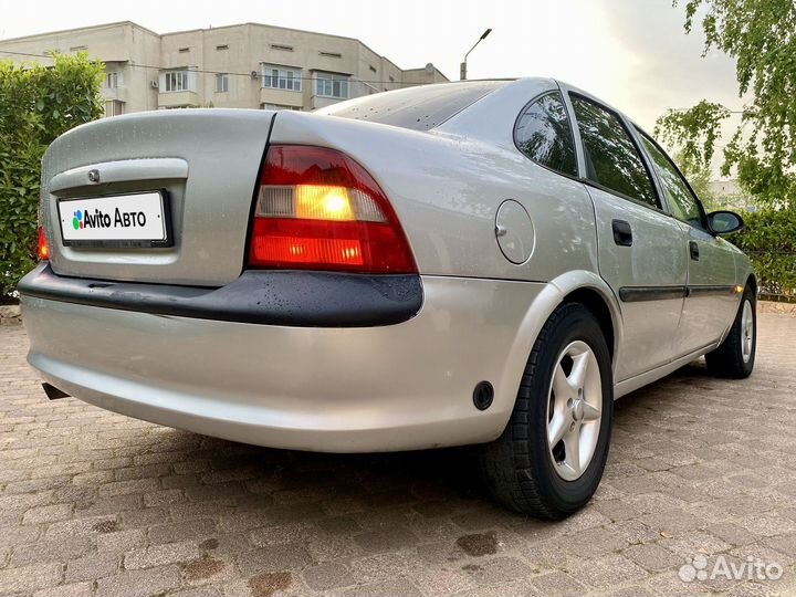 Opel Vectra 1.8 AT, 1998, 300 000 км