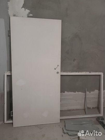 Дверь входная деревянная с коробкой