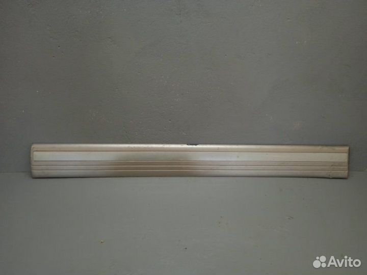 Накладка двери передняя правая Toyota Land Cruiser