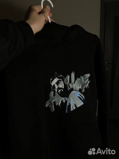 Вышивка на одежде/надписи/логотипы