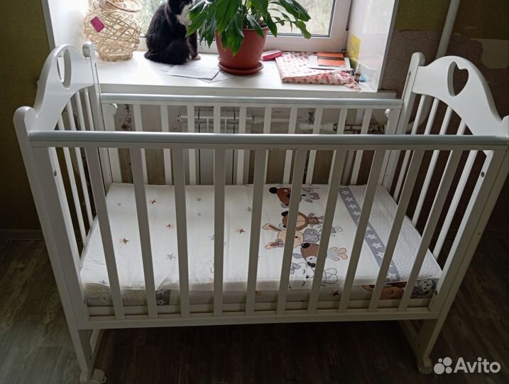 Детская кроватка из массива