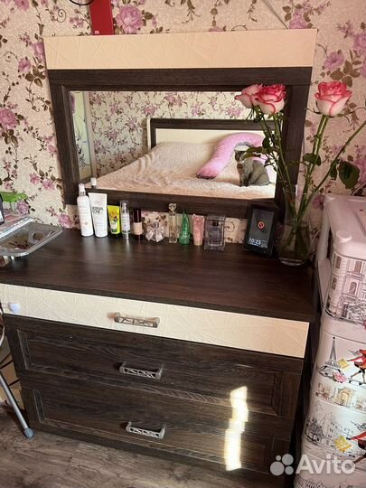 Комод с зеркалом