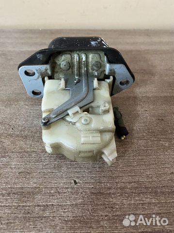 Замок багажника Nissan Note (E11) Tiida (C11)