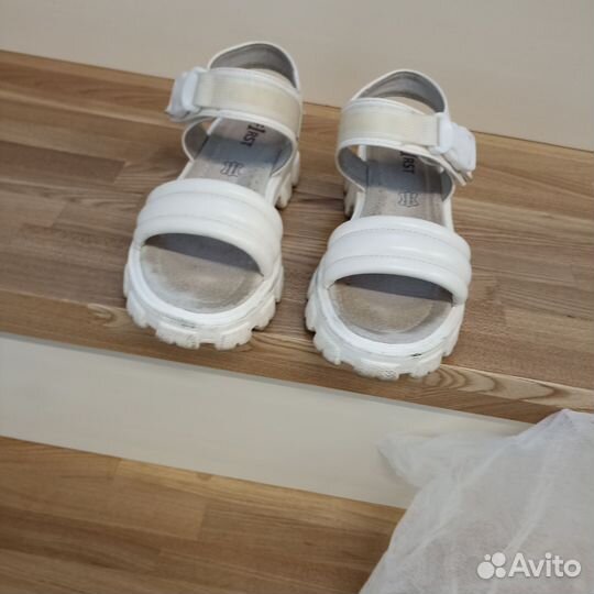 Босоножки для девочки 34размер