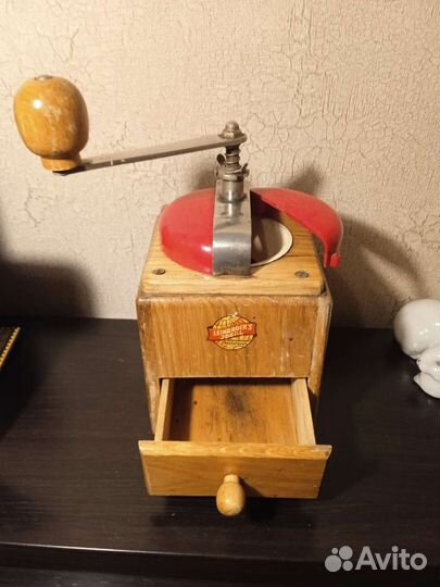Старинная немецкая ручная кофемолка