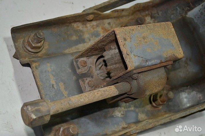 Кронштейн запасного колеса DAF XF105 (01.05)