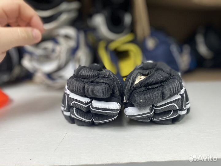 Магазин Краги хоккейные на самых маленьких 3-4 год