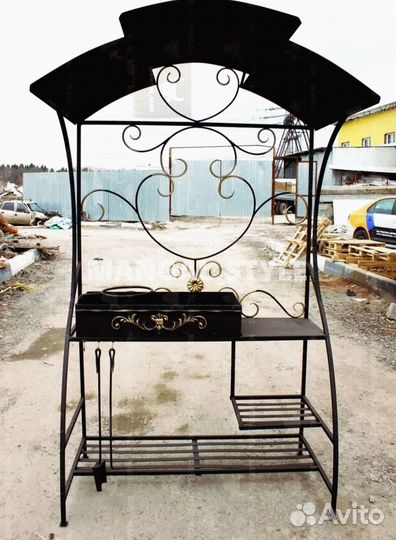 Мангал с крышей