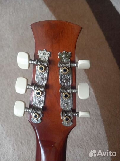 Акустическая гитара