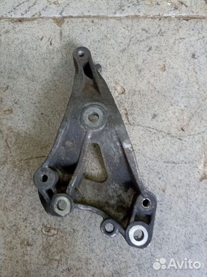 Кронштейн кондиционера Peugeot 308