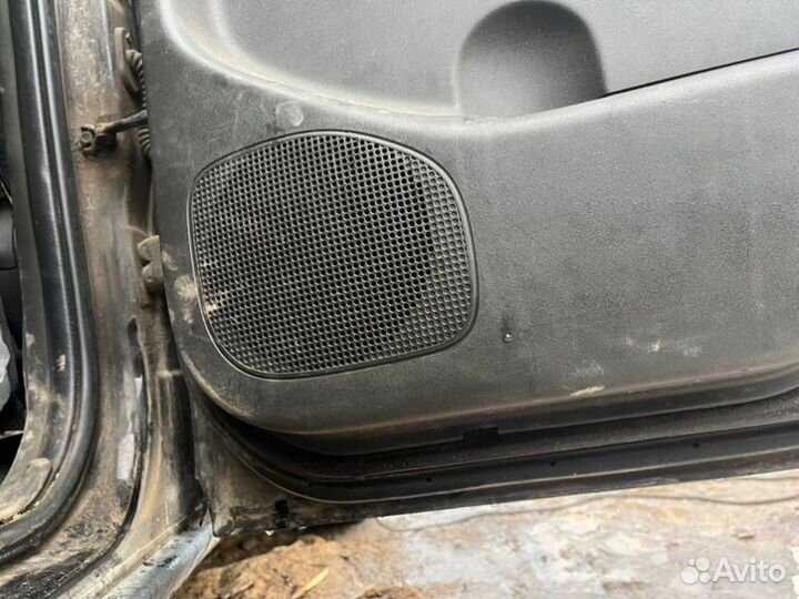 Дверь задняя правая Nissan Navara 2.5 DIZ 2008