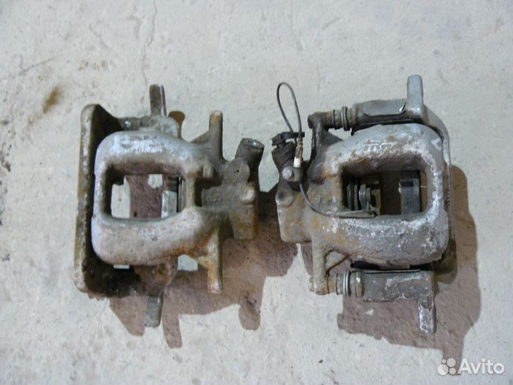 Суппорт передний тормозной Peugeot 407 Пежо 407