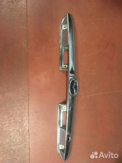 Накладка крышки багажника Mazda Tribute