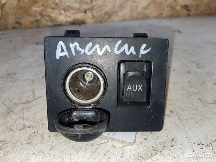 Aux розетка (прикуриватель) Toyota Avensis