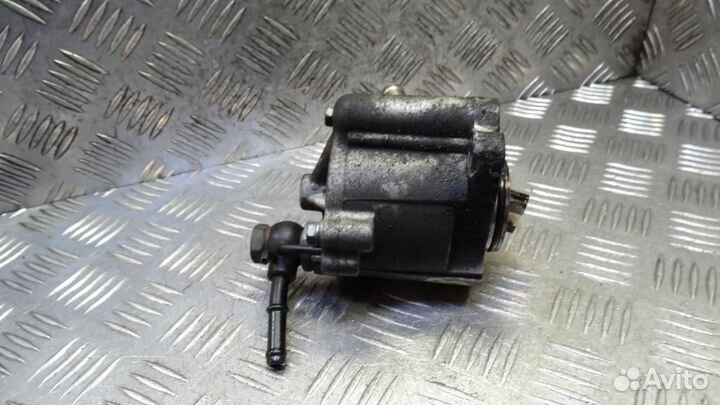 Насос вакуумный Toyota Corolla