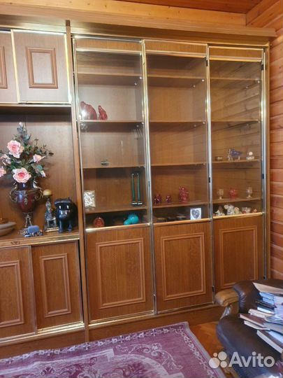 Книжный шкаф