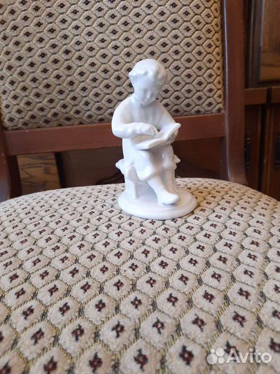 Статуэтка фарфор