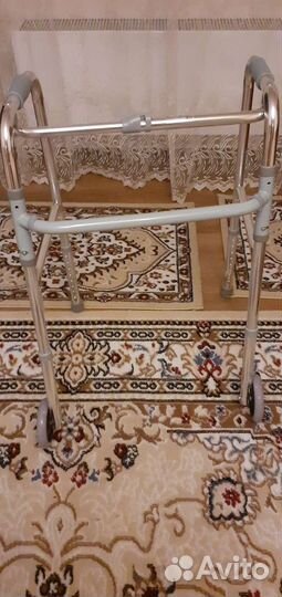 Ходунки для взрослых на колесах