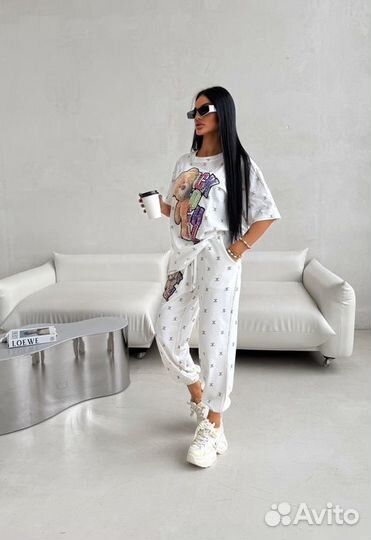 Костюм женский