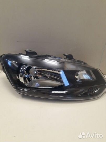 Фара правая Volkswagen Polo
