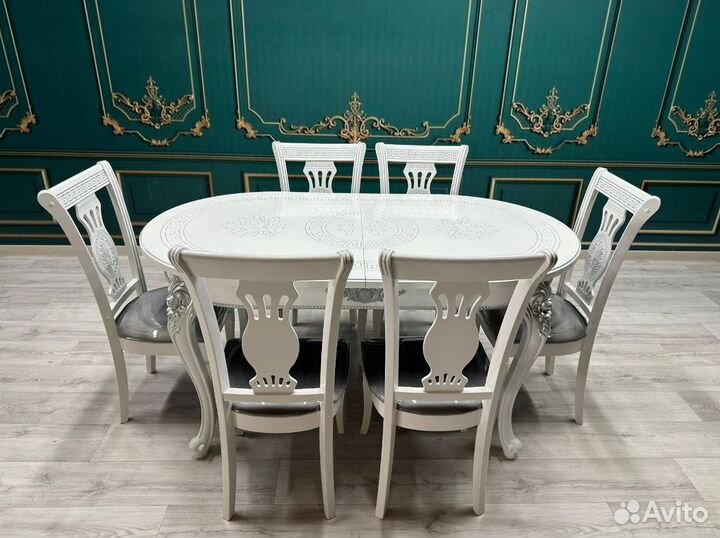Стол обеденный. В наличии