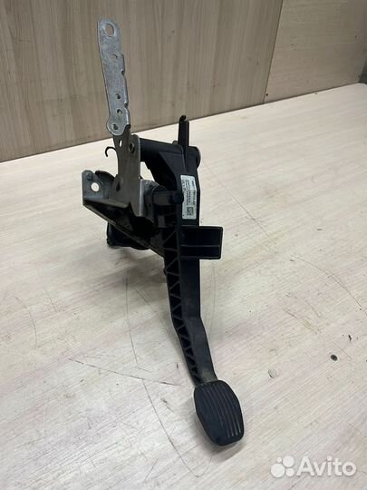 Педаль сцепления Ford focus 2